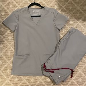 Gray Fig scrubs in XXS regular top and S petite bottoms
